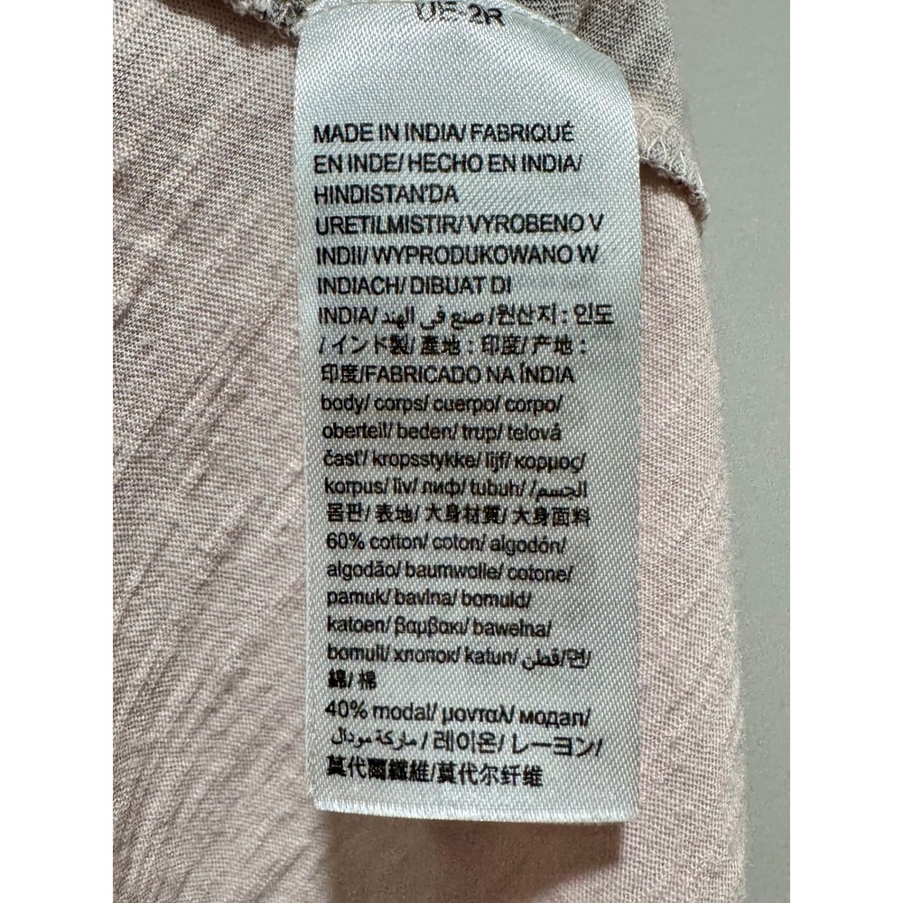 Calvin Klein Jeans Pink NYC Skyline Graphic V-Neck T-Shirt Silver CK Logo Medium - Picture 6 of 6
